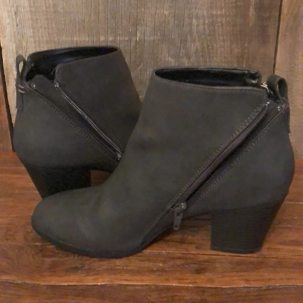 Express Faux Leather Ankle Bootie in Dark Gray Size 9 Women’s